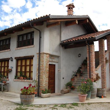 Agriturismo 'D Raine Montelupo Albese المظهر الخارجي الصورة
