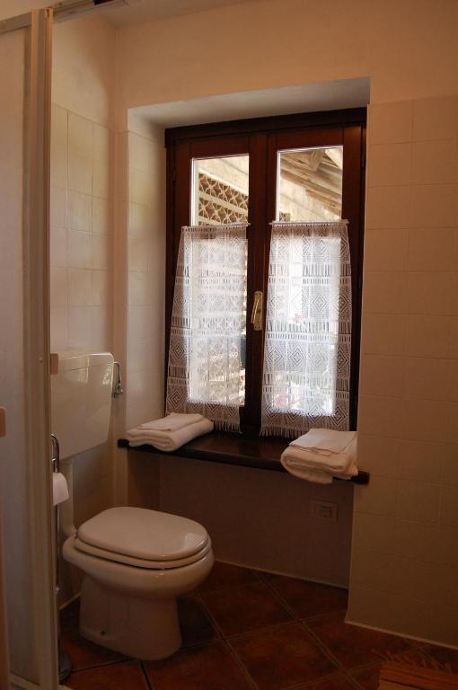Agriturismo 'D Raine Montelupo Albese الغرفة الصورة