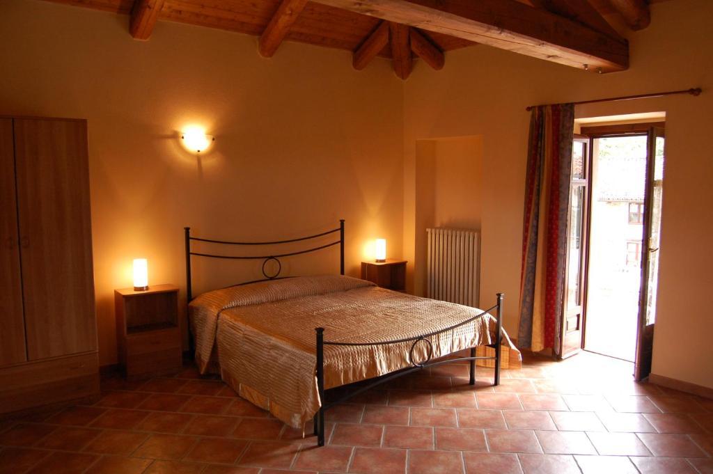 Agriturismo 'D Raine Montelupo Albese الغرفة الصورة